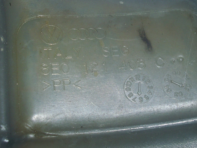 AUDI A4 - 8E - 2001-2005 - vyrovnávací nádobka