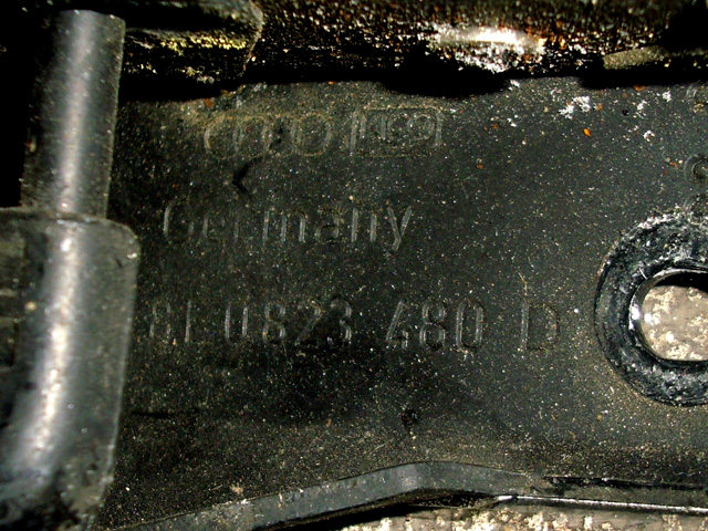 AUDI A4 2001-2005 - 8E - zámek kapoty