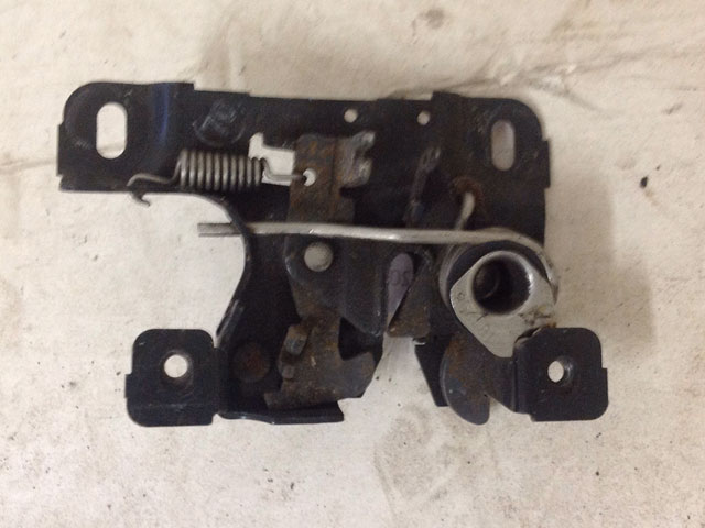 AUDI A4 - 8D - 1999-2001 - FACELIFT - zámek kapoty