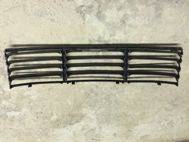 VW PASSAT B5 - 3B - 2000-2005 - 3B - mřížka prostřední