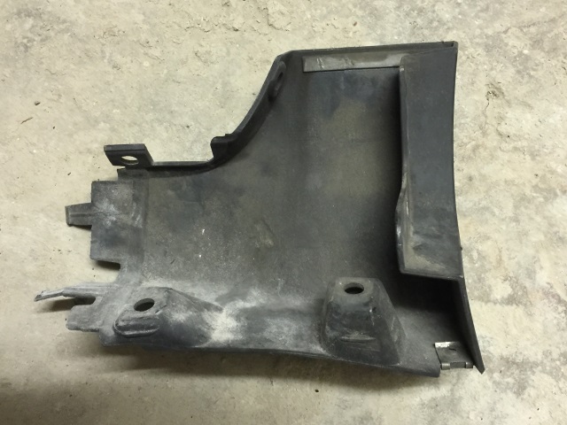 AUDI A4 - 8E - 2001-2005 - plast prahu