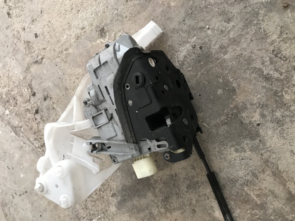 VW PASSAT B6 - 3C - 2005-2010 - zámek dveří PZ - 3C4839016A