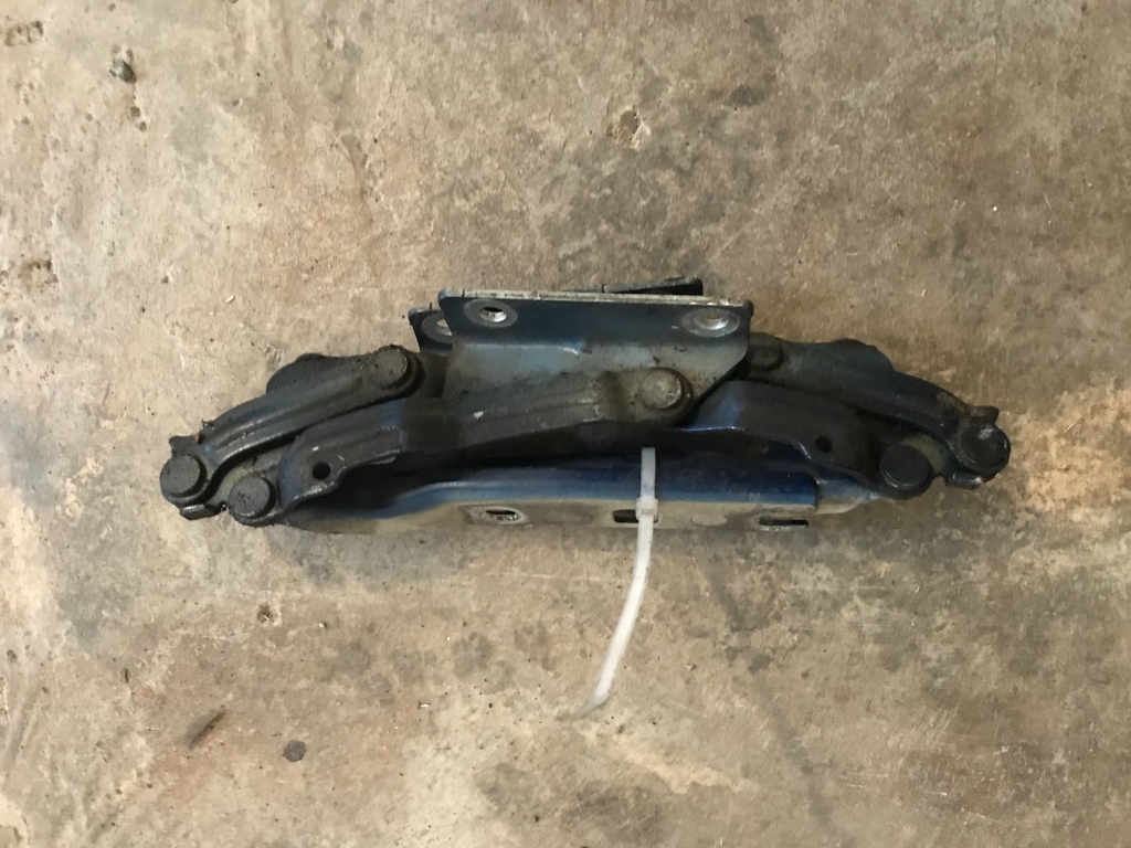 VW GOLF 5 - 1K - 2003-2009 - panty kapoty LP+PP - 5K0823301 5K0823302