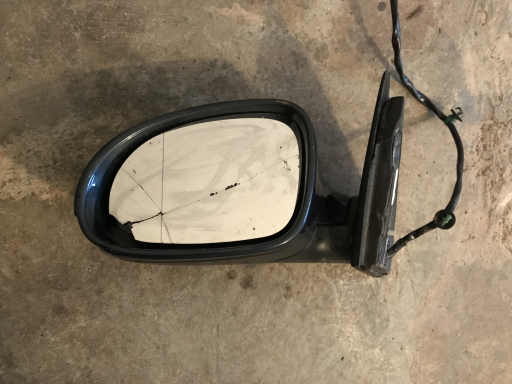 VW PASSAT B6 - 3C - 2005-2010 - zrcátko LP - bez skla - praskly blikač