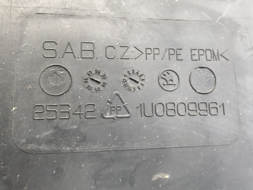 ŠKODA OCTAVIA 1 - 1U - 1996-2010 - nadkolí LP