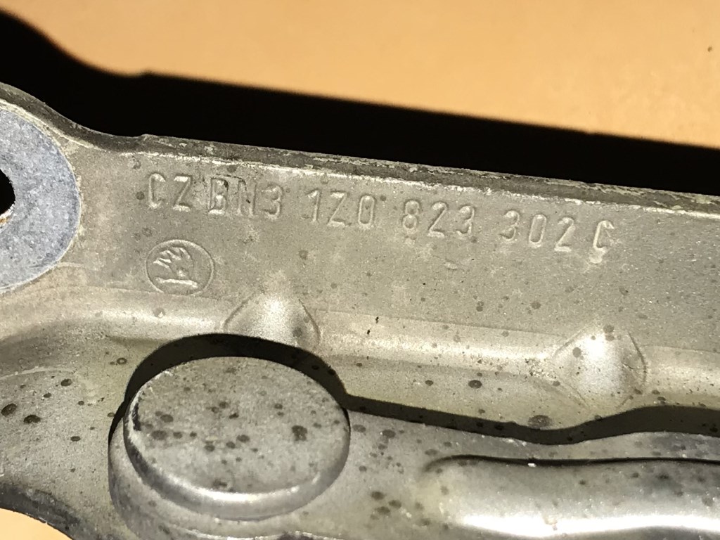 ŠKODA OCTAVIA 2 - 1Z - 2004-2009 - panty kapoty L+P