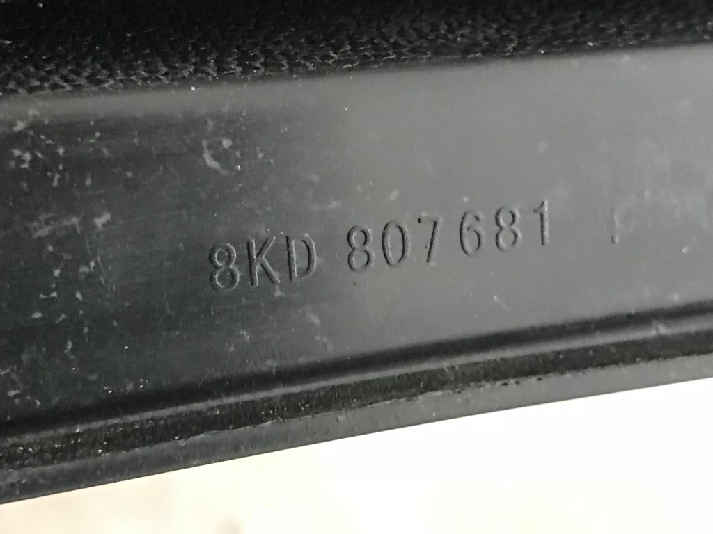 AUDI A4 - 8K - 2008-2013 - mřížka PP - 8K0807681