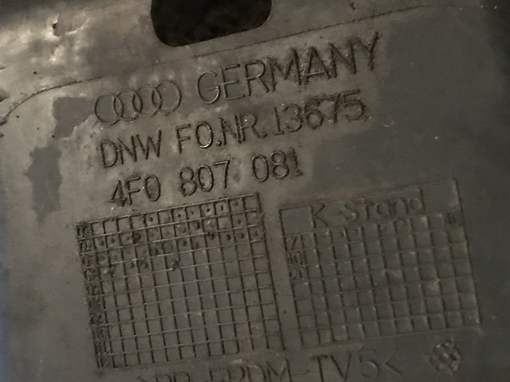 AUDI A6 - 4F - 2005-2011 - plast chladičové stěny - 4F0807081