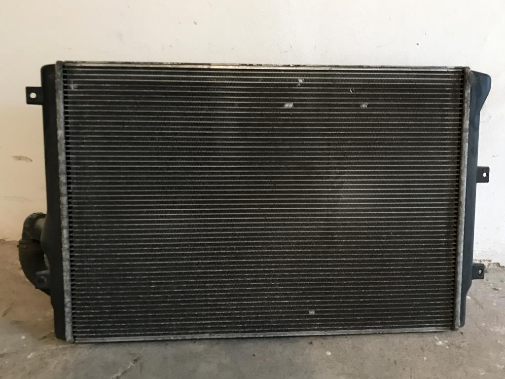 VW PASSAT B6 - 3C - 2005-2010 - chladič voda - 3C0121253K