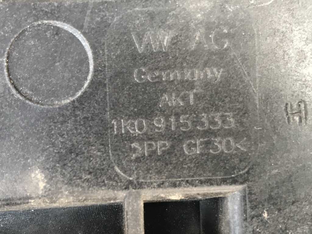 VW PASSAT B6 - 3C - 2005-2010 - plast pod baterii - 1K0915333