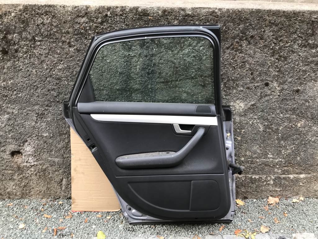 AUDI A4 - 8E - 2005-2008 - FACELIFT - dveře LZ SEDAN - šedá metalíza - LY7H