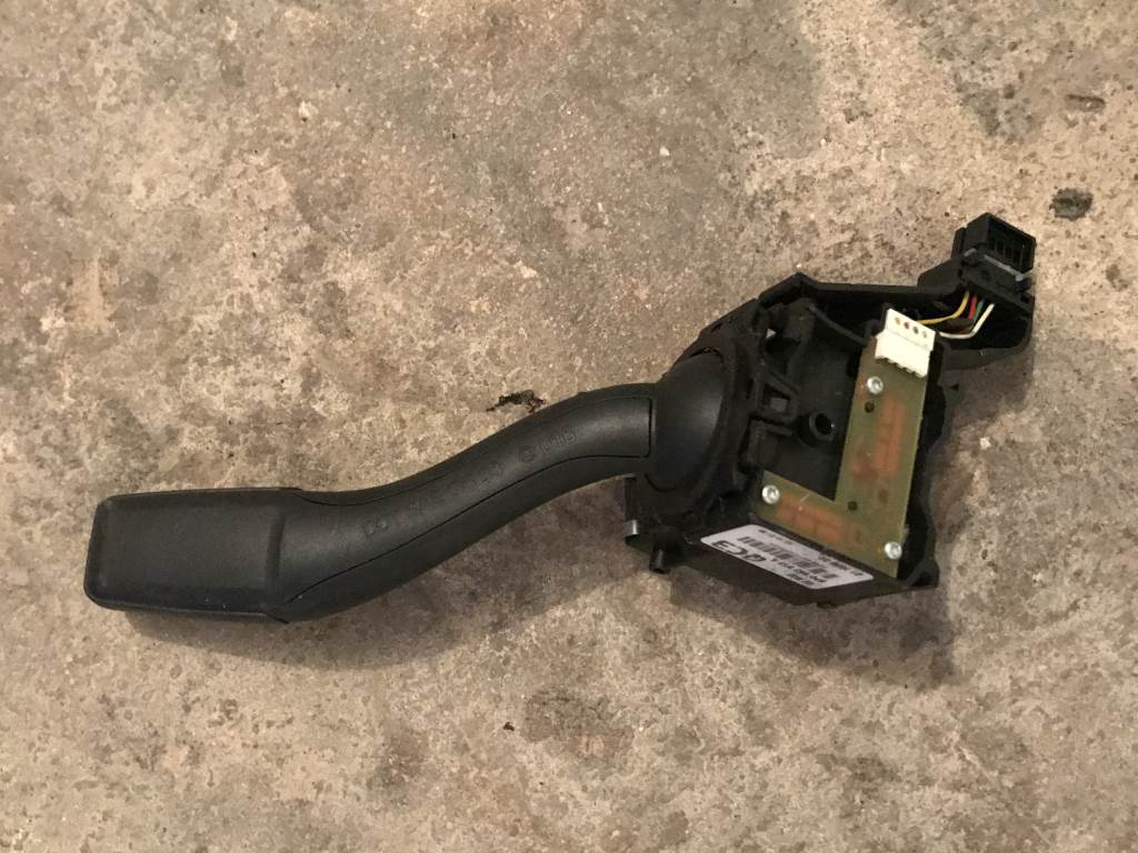 AUDI A3 - 8P - 2003-2012 - páčka pod volant - 8P0953513A