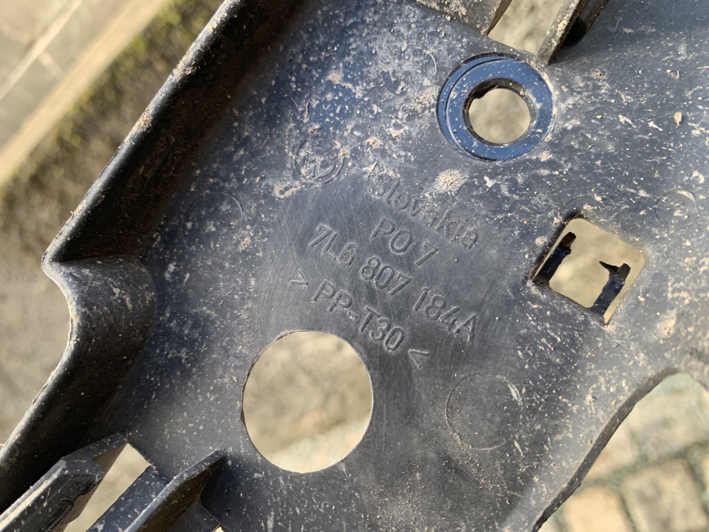 VW TOUAREG - 7L - 2002 - 2010 - držák nárazníku PP - 7L6807184A