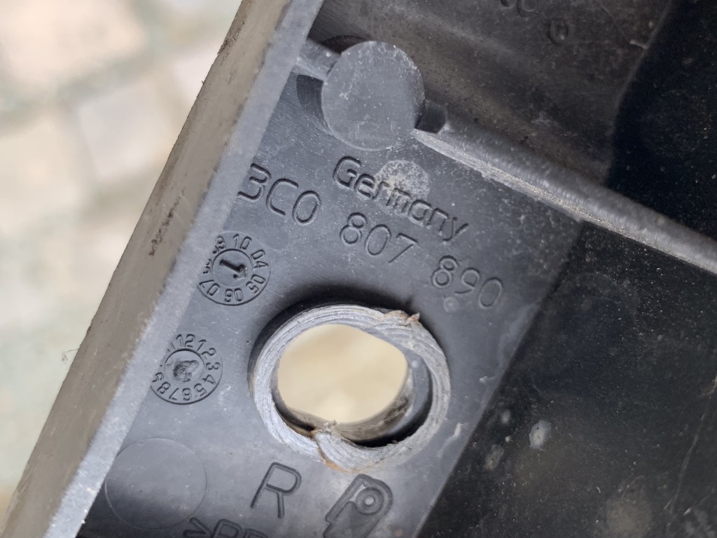 VW PASSAT B6 - 3C - 2005-2010 - plast pod světlo PP - 3C0807890