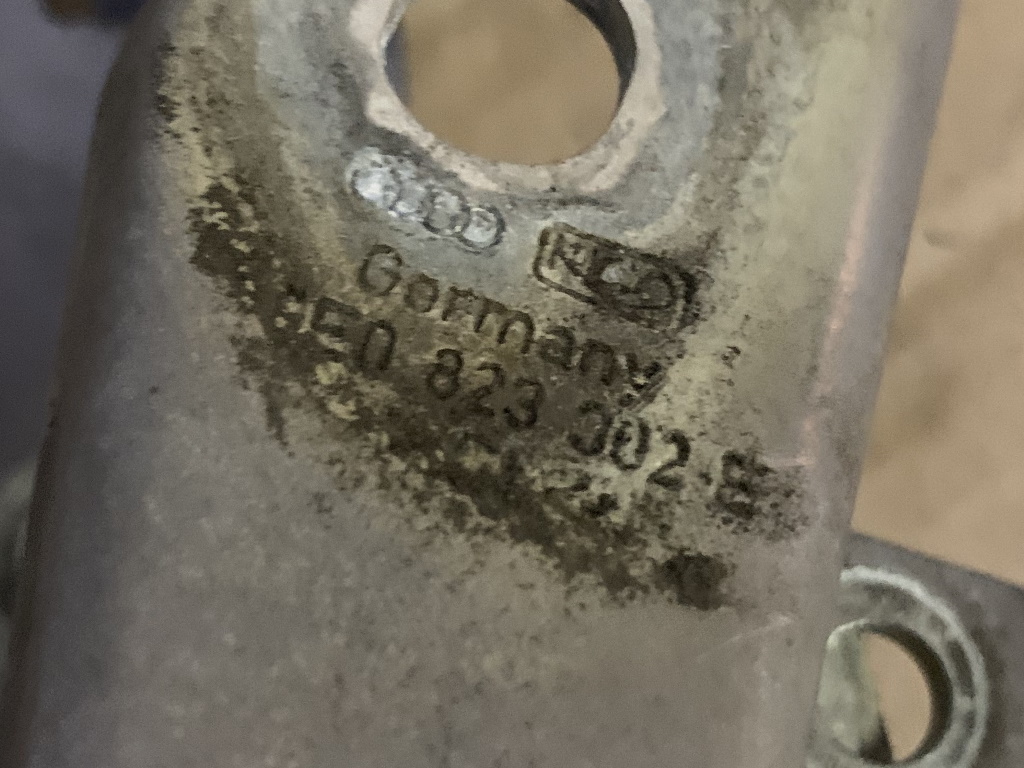 AUDI A4 - 8E - 2005-2008 - FACELIFT - panty kapoty L+P - 8E0823302E 8E0823301E