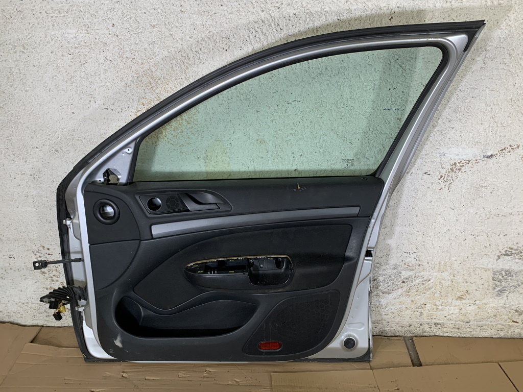 ŠKODA OCTAVIA 2 - 1Z - 2004-2013 - FACELIFT - dveře PP - 9156 - POŠKOZENÉ