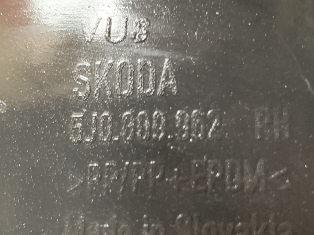 ŠKODA FABIA 2 - 5J - 2007-2010 - nadkolí PP - 5J0809962RH