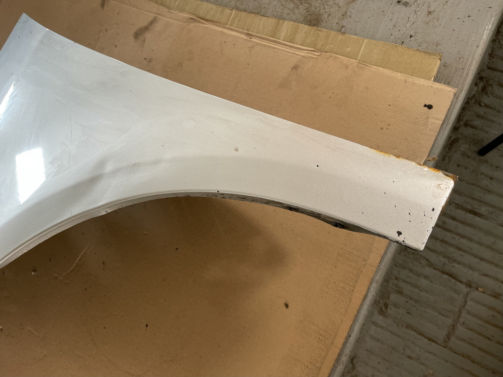 VW TOURAN - 1T - 2003-2010 - blatník LP - LA7W - LEHKÁ KOROZE