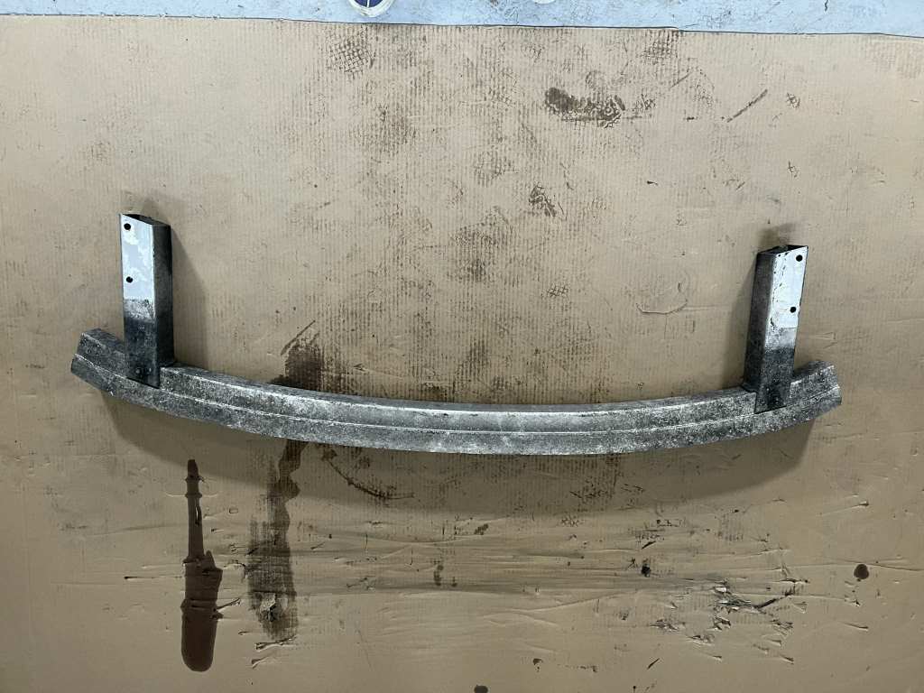 AUDI A6 - 4F - 2005-2011 - výztuha zadního nárazníku SEDAN