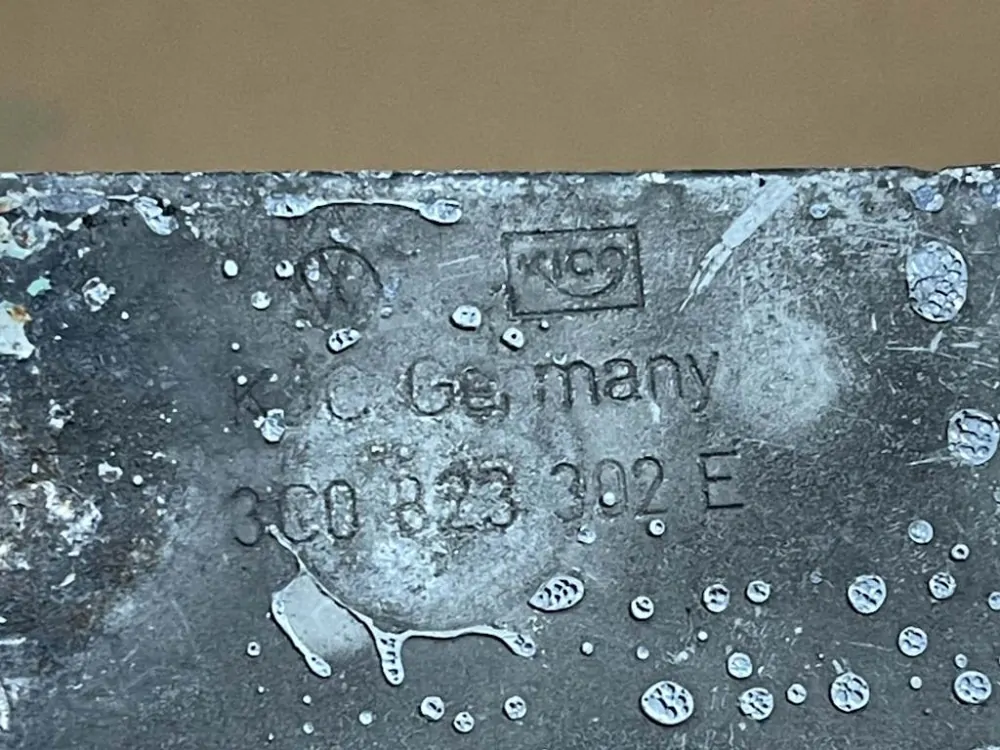 VW PASSAT B6 - 3C - 2005-2010 - panty kapoty LP+PP - 3C0823301E 3C0823302E