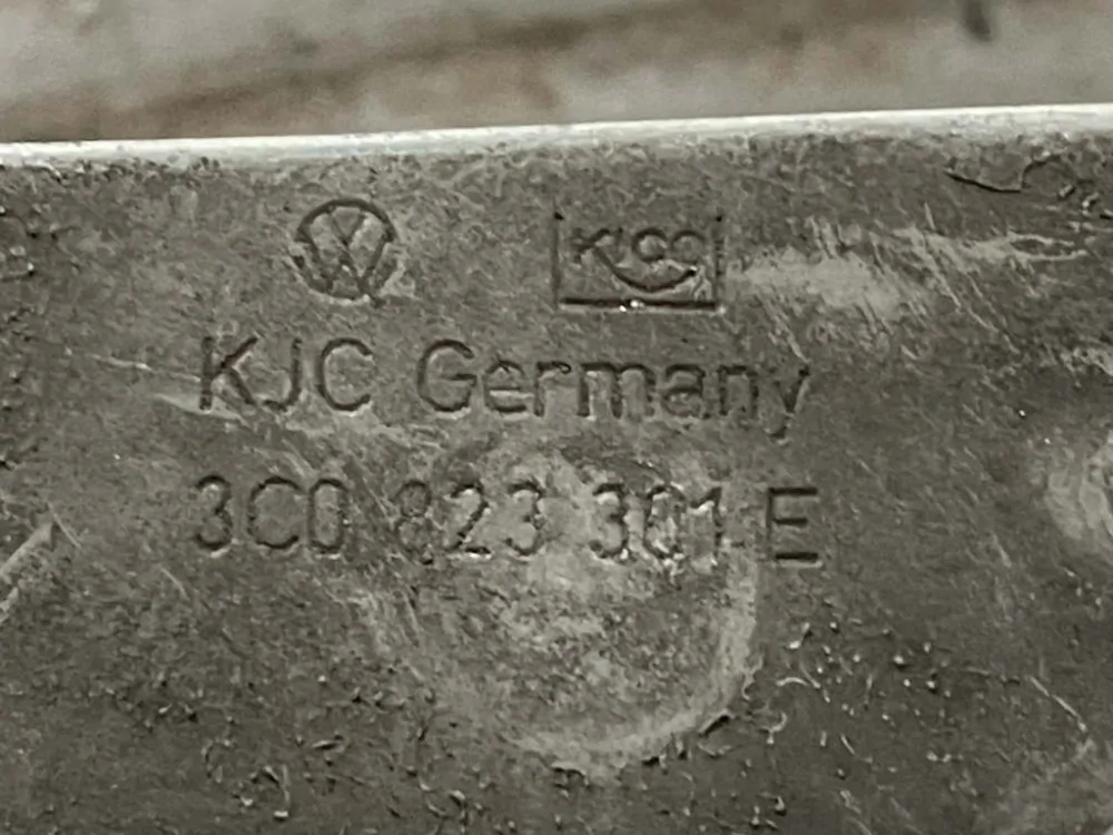 VW PASSAT B6 - 3C - 2005-2010 - panty kapoty LP+PP - 3C0823301E 3C0823302E