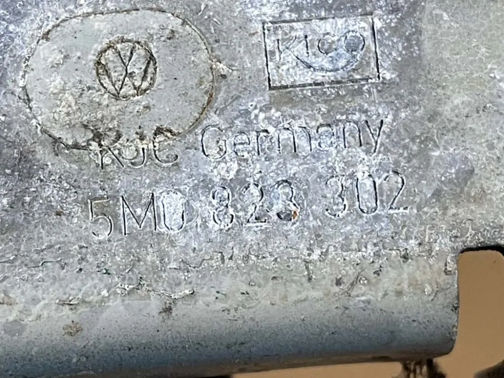 VW GOLF PLUS - 5M - 2004-2008 - panty kapoty LP+PP - 5J0823301 5J0823302