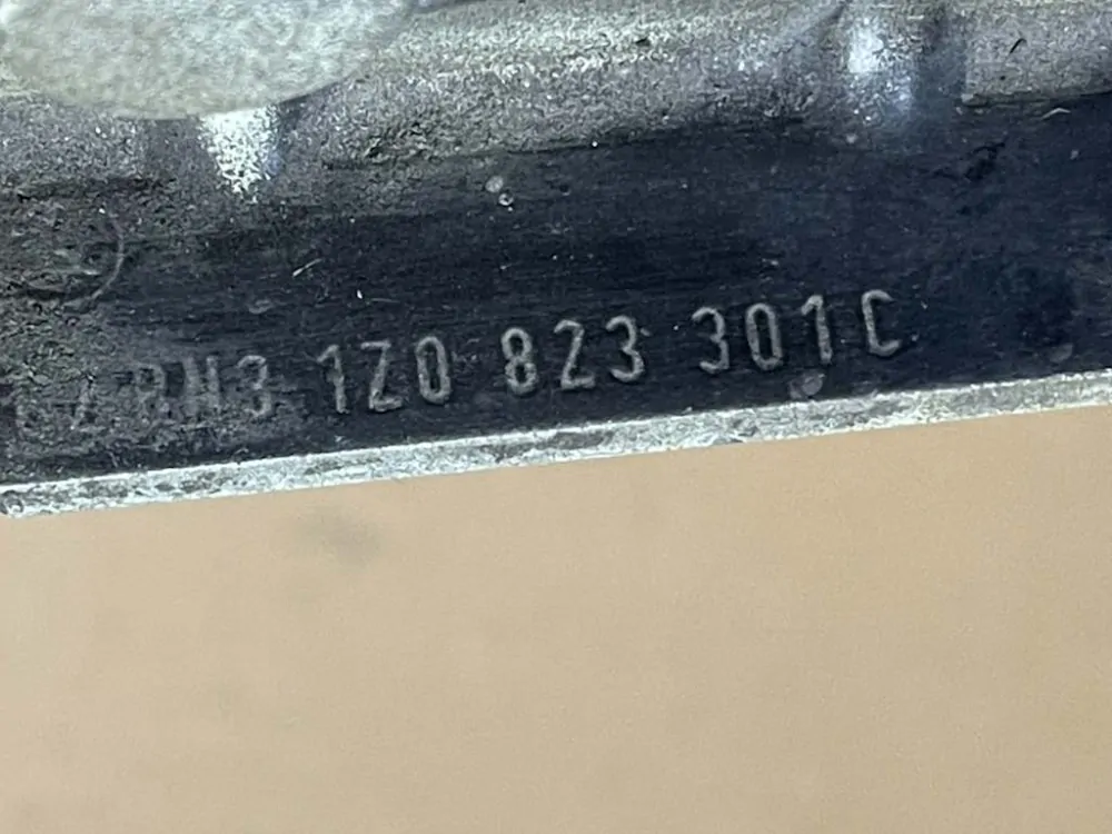 Levý přední a pravý přední pant kapoty pro ŠKODA OCTAVIA 2 - 1Z - 2004-2009   1Z0823301C 1Z0823302C