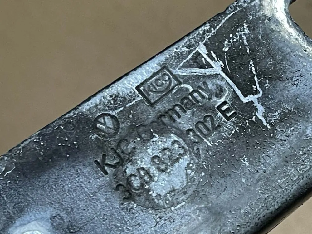 VW PASSAT B6 - 3C - 2005-2010 - panty kapoty LP+PP - 3C0823301E 3C0823302E