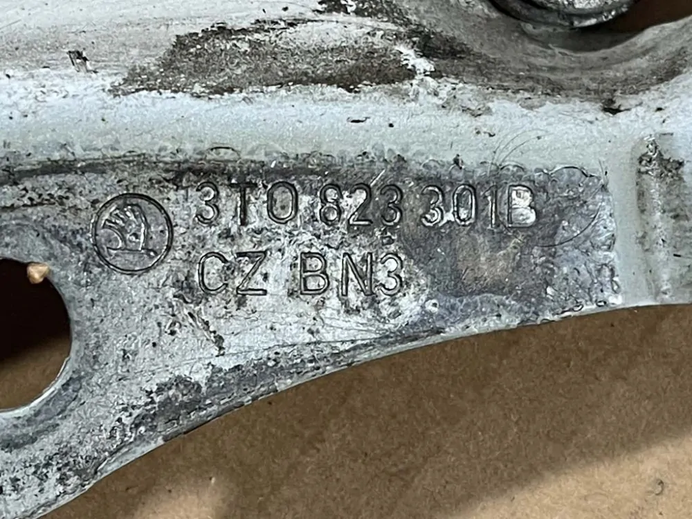 ŠKODA SUPERB 2 - 2008-2015 - 3T - panty kapoty LP+PP - 3T0823301B 3T0823302B