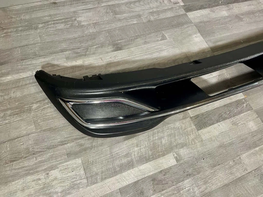 VW GOLF 8 - 5H - 2020-2024 - plast zadního nárazníku s chromem pro HATCHBACK - 5H6807568A