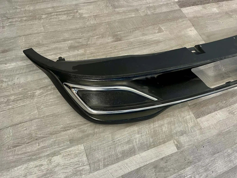 VW GOLF 8 - 5H - 2020-2024 - plast zadního nárazníku s chromem - 5H6807568F