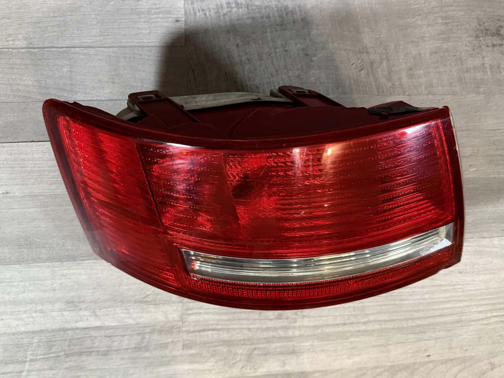 AUDI A6 - 4F - C6 - 2004-2008 - světlo LZ - SEDAN - REPLIKA 4F5945095