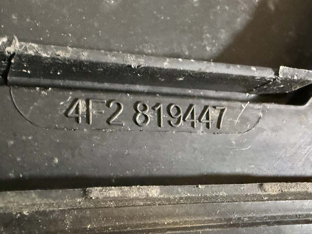 AUDI A6 - 4F - C6 - 2004-2011 - plast pod prední sklo - 4F2819447