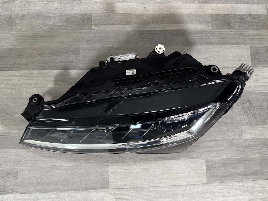 ŠKODA SUPERB 3 2019-2023 - FACELIFT - 3V - světlo LP - FULL LED - 3V1941015D 992941571AJ