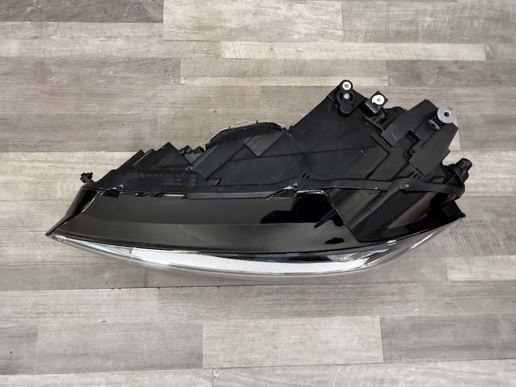 GOLF 7 SPORTSVAN 14-20 - 51 - světlo FULL LED LP - 518941043A