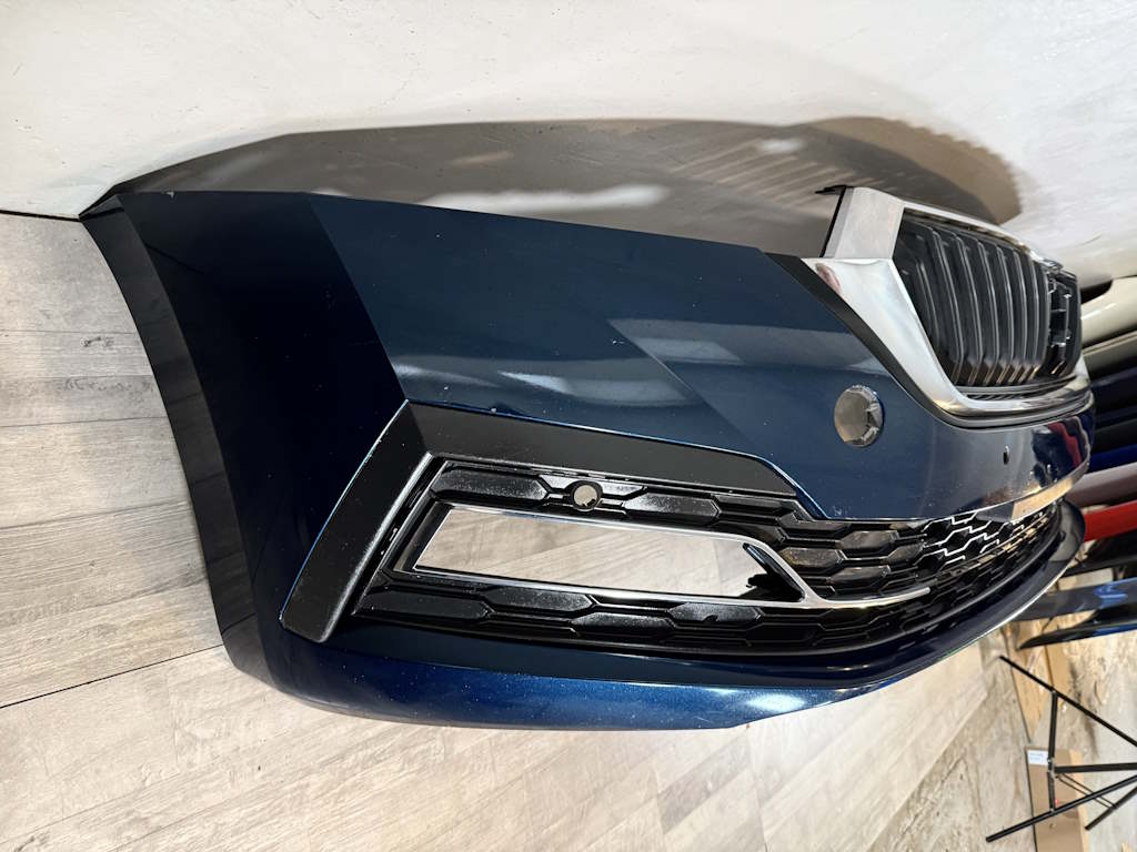 ŠKODA OCTAVIA 4 2019-2023 - 5E3 - nárazník 4xPDC + maska - 5E3807221