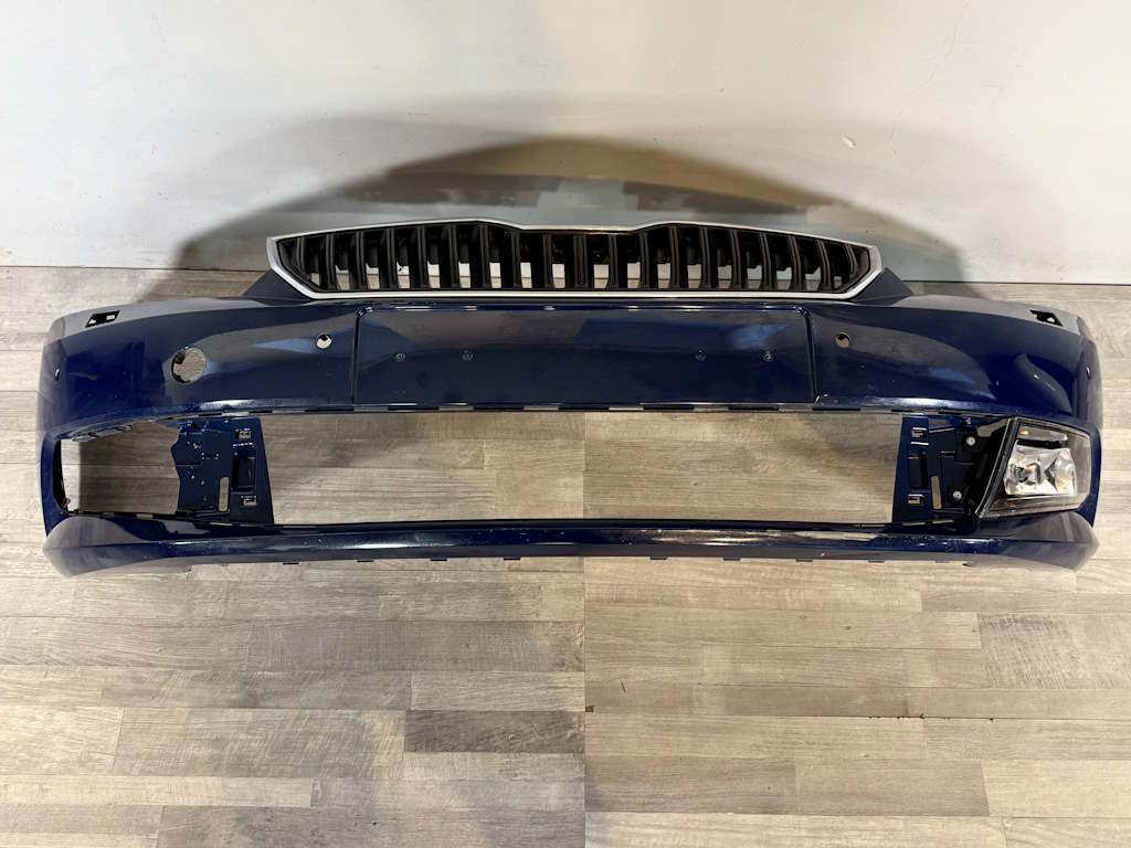 ŠKODA FABIA 3 - 6V - 2014-2018 - nárazník + maska - OST + 4xPDC - 6V0807221 6V0853653 6V0941699