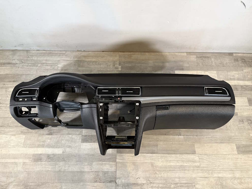 ŠKODA SUPERB 2 2013-2016 - FACELIFT - 3T - palubní deska + pásy + airbagy - 3T1857007E 3T0880201F 3T0880204B 3T1880841C 3T1857702 3T0857447