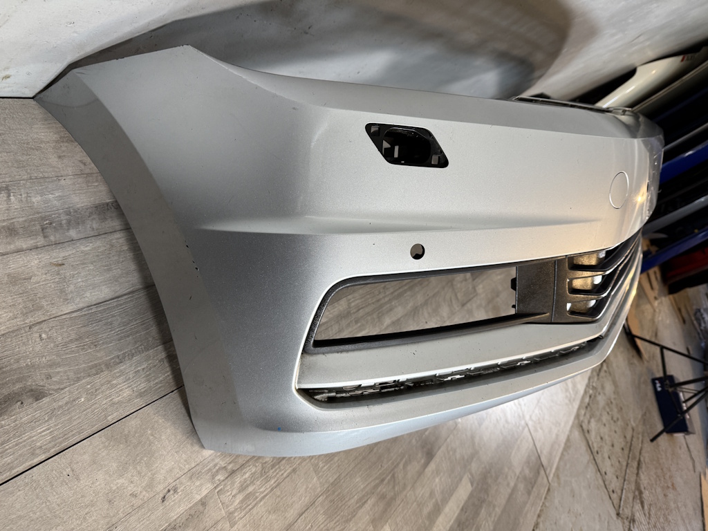 VW TOURAN 2015-2023 - 5T - nárazník OST + 4xPDC - 5TA807221AL