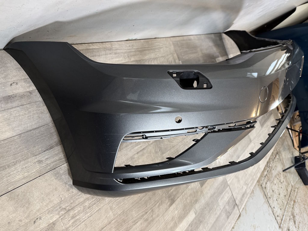 VW GOLF 7 FACELIFT - 5G - 2016-2020 - nárazník OST + 4xPDC - 5G0807221FL