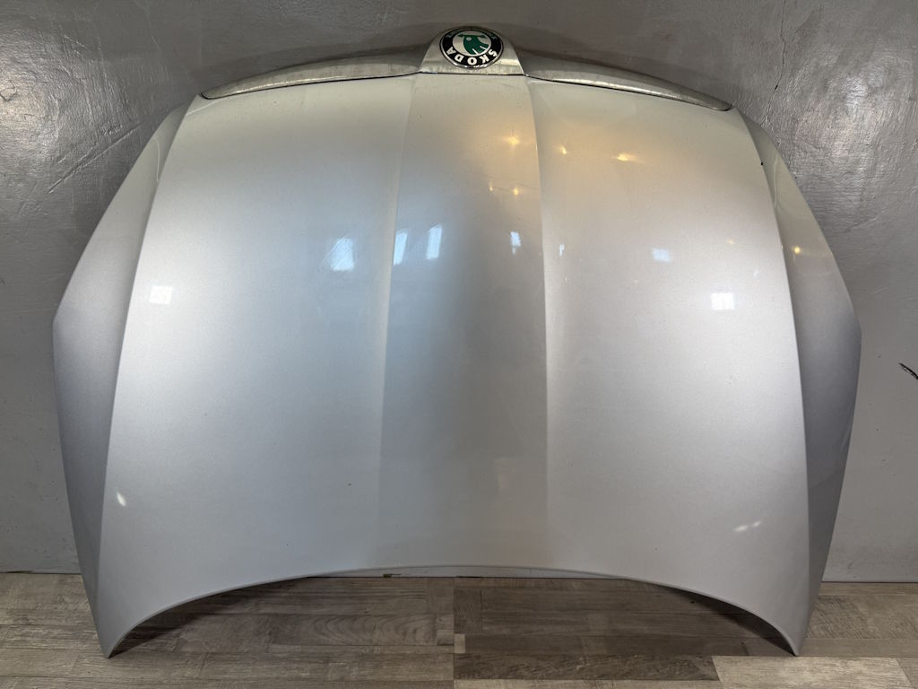 ŠKODA FABIA 2 - 5J - 2010-2014 - FACELIFT - nárazník + kapota - 9156 - 5J0823155A 5J0807221D