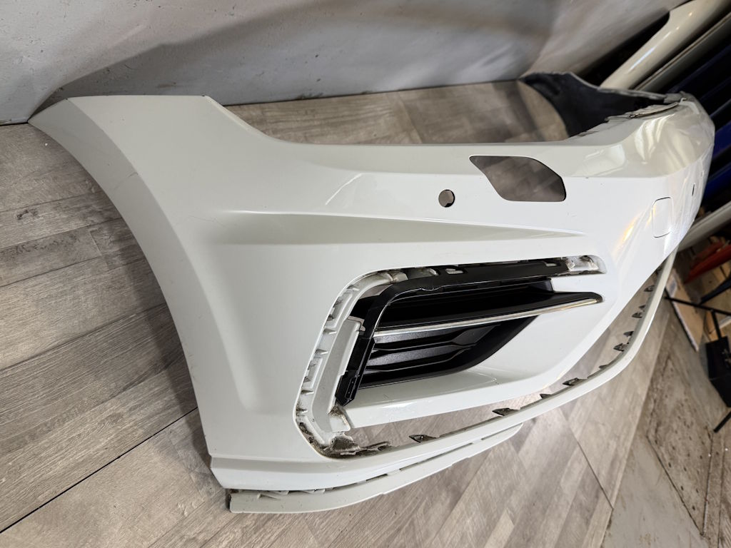 VW GOLF 7 FACELIFT - 5G - 2016-2020 - nárazník R-LINE - OST + 4xPDC - 5G0807221LR