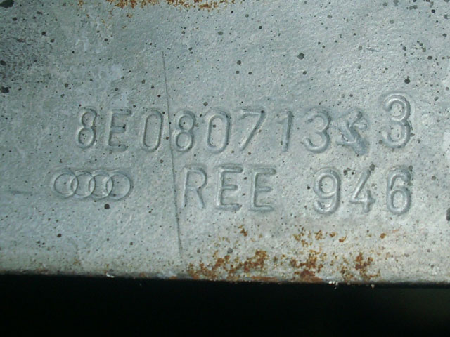 AUDI A4 - 8D - 1994-1999 - držák výztuhy