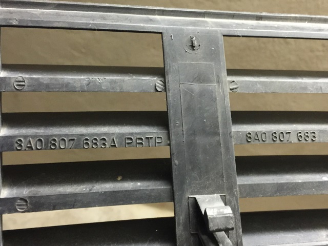 AUDI 80 - B4 - 1991-1996 - mřížka prostřední