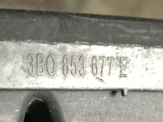 VW PASSAT B5 - 3B - 2000-2005 - 3B - mřížka prostřední