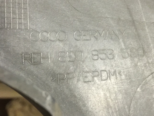 AUDI A4 - 8E - 2001-2005 - plast prahu