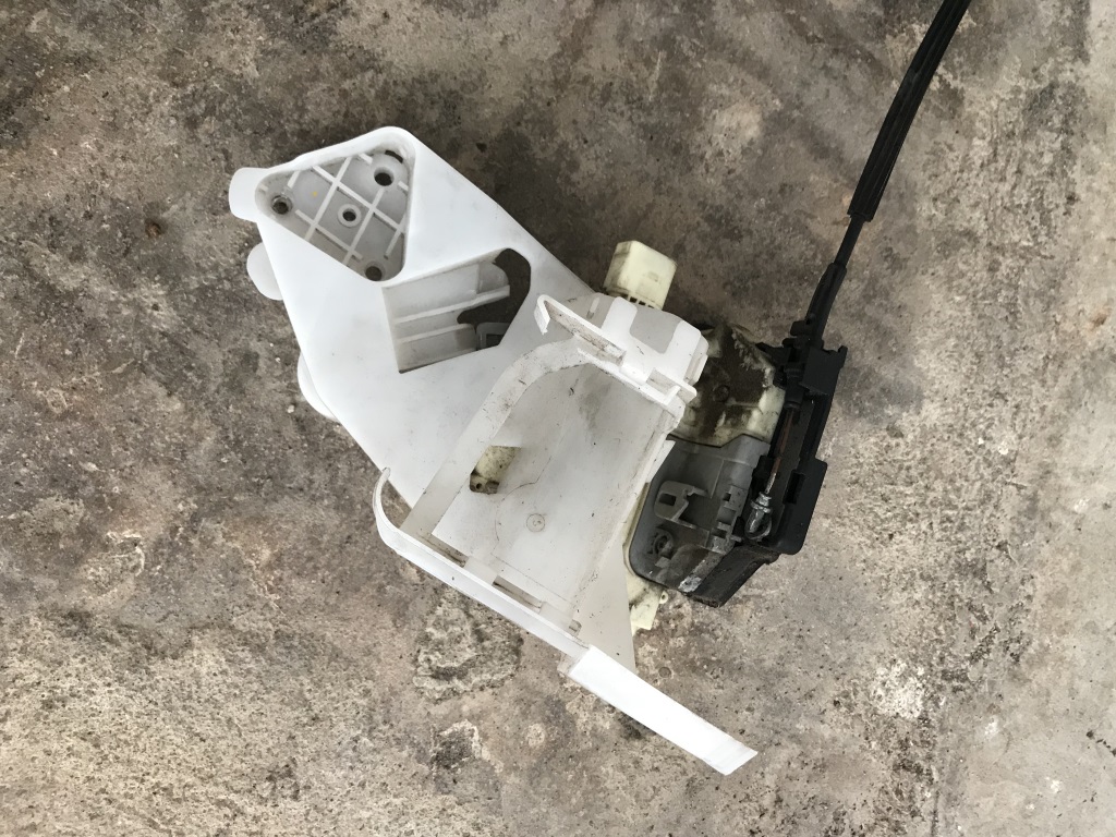 VW PASSAT B6 - 3C - 2005-2010 - zámek dveří PZ - 3C4839016A