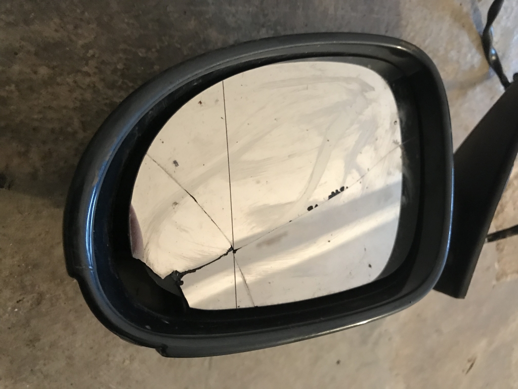 VW PASSAT B6 - 3C - 2005-2010 - zrcátko LP - bez skla - praskly blikač