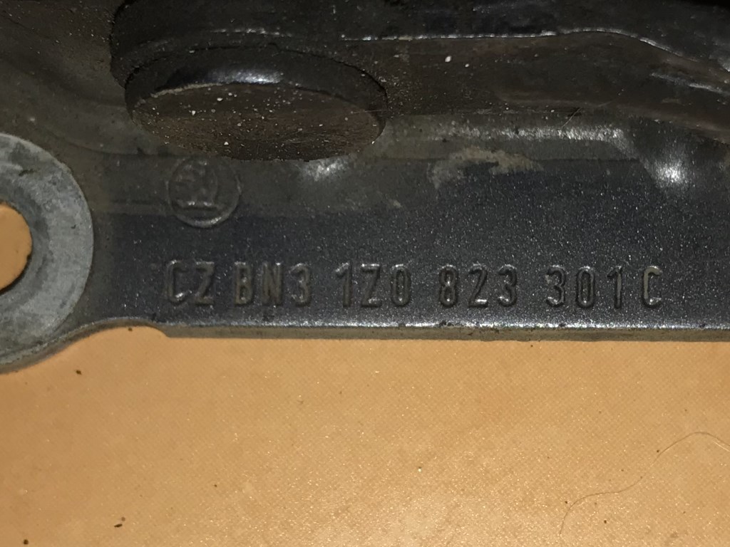 ŠKODA OCTAVIA 2 - 1Z - 2004-2009 - panty kapoty L+P