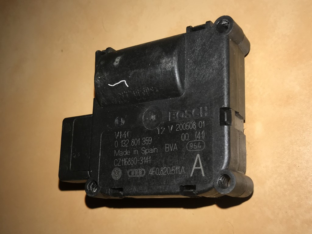 AUDI A6 - 4F - 2005-2011 - motorek topení - 4F0820511A